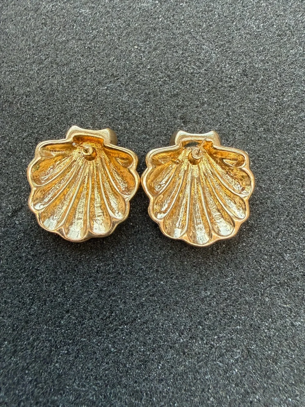 Vintage Classic Gold Tone Shell Stud Earrings